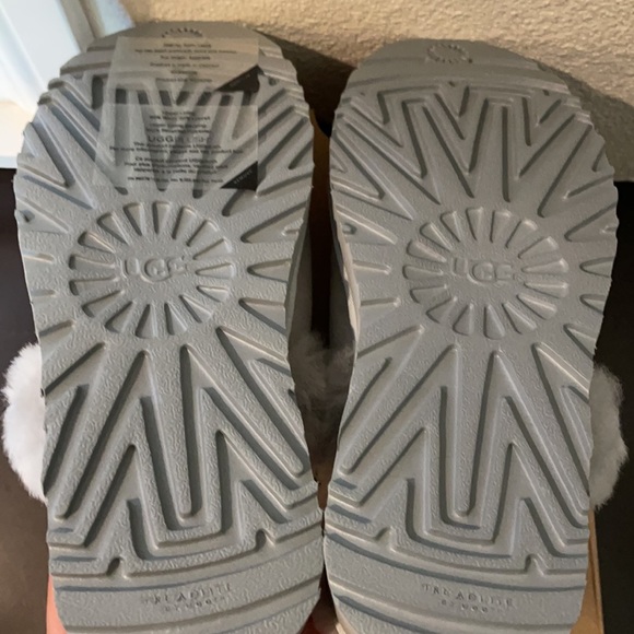 UGG SLIPPERS - Picture 8 of 10
